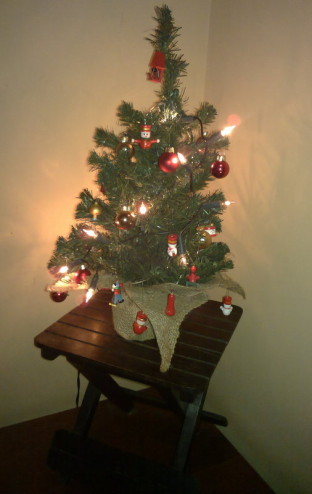 arbol-navidad-pequeño-en rincon-ideas-DIY-decorar -casa-navidad-chulakids