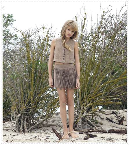 moda infantil: falda marrón de flecos
